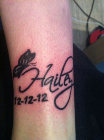 Tattoo zelf ontworpen voor mijn vriendin. De naam van onze kleine dochtertje Hailey.